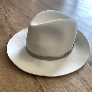 Floppy brim fedora